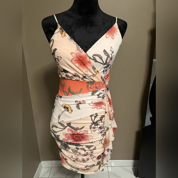 🪷GUESS Women's Multi Floral Ruffled-hem Faux Wrap Bodycon Dress - Picture 1 of 5